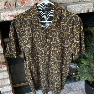 NWT Volcom Black and Gold Patterned Button Down Shirt  Mens Size‎ L
